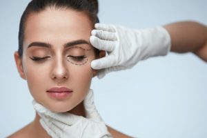Principales actividades que debe evitar durante la recuperación de la blefaroplastia
