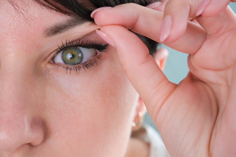 Cuándo la blefaroplastia es la opción adecuada para la tensión ocular crónica