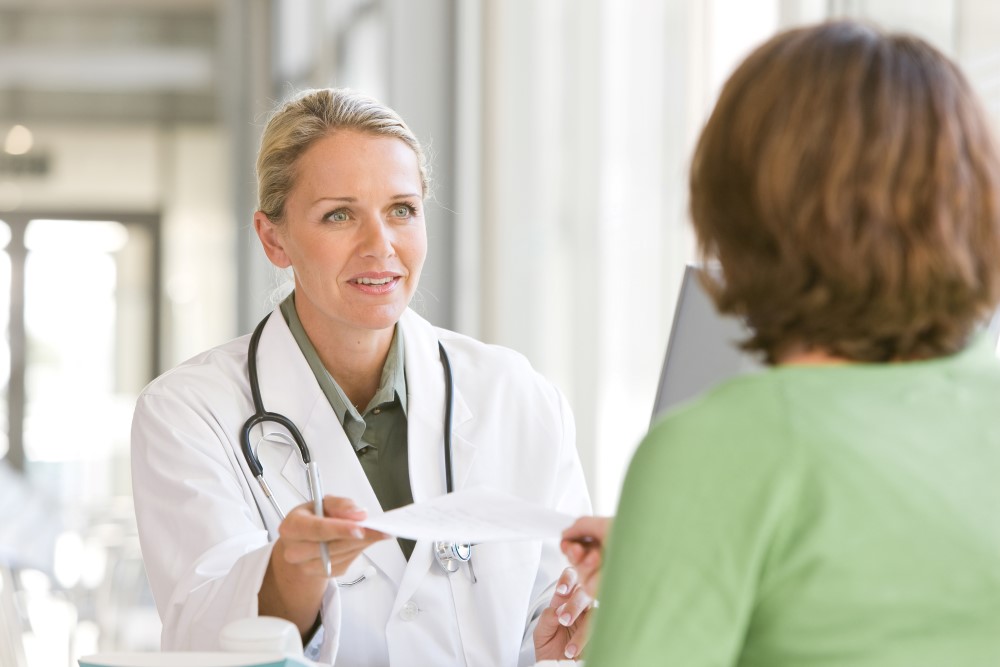 Guía para su cita de seguimiento tras una blefaroplastia